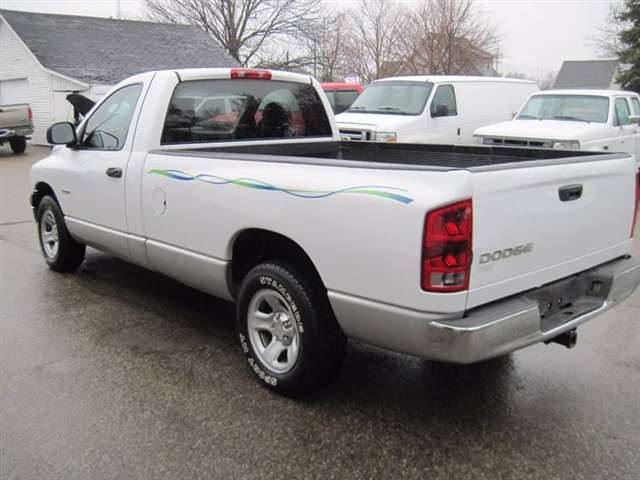 2002 Dodge Ram Pickup 1500 2dr Regular Cab ST 2WD LB